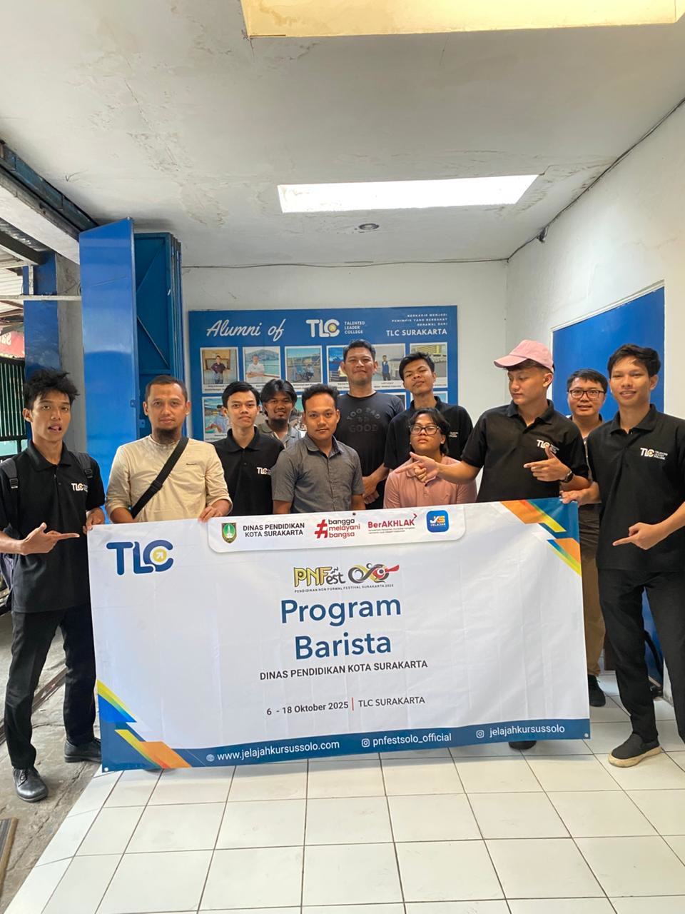 Tim TLC berfoto dengan spanduk Program Barista PN Fest 2025